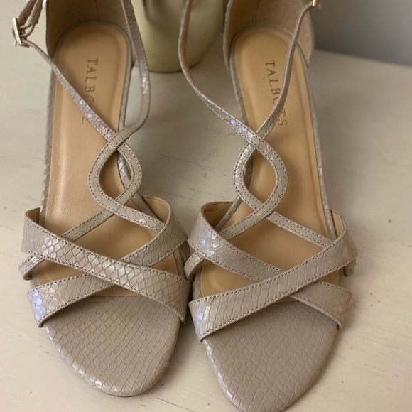 Talbots Pumps - Picture 2 of 9